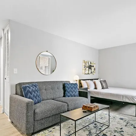 Convenient Location & Cozy Studio Apartment - Oakdale Rep